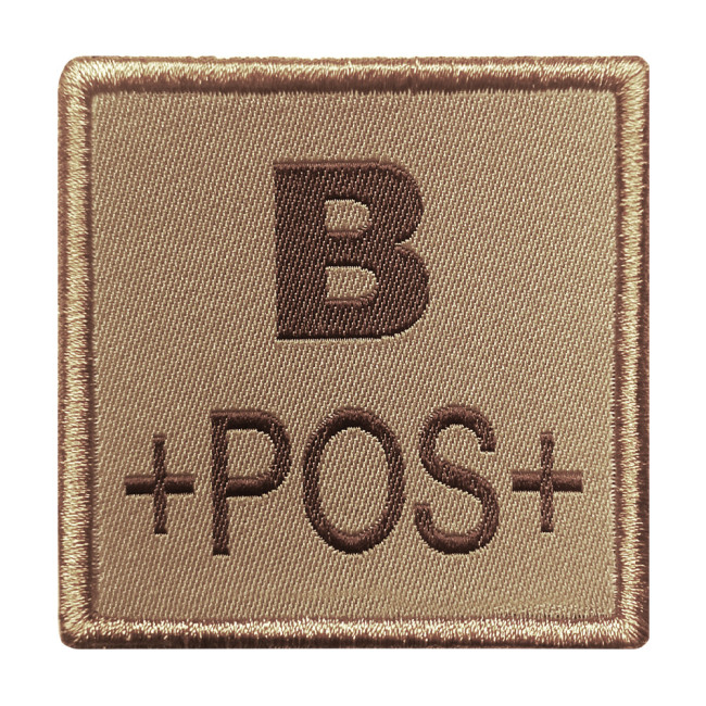 A10 Equipment Blutgruppe B+ Patch, gestickt auf tanfarbenem Stoff