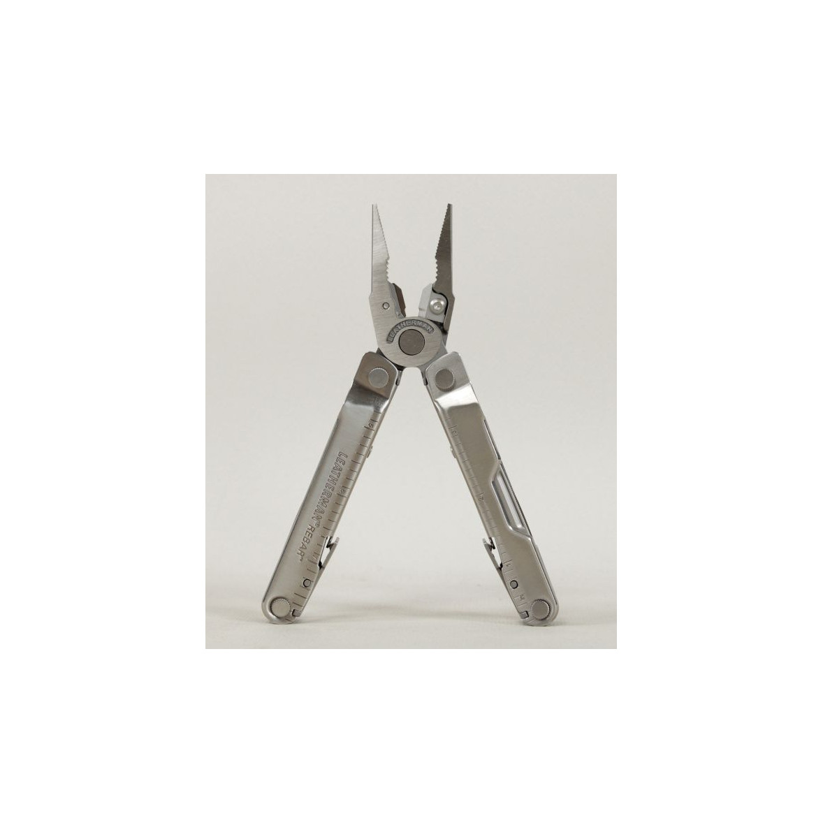 Leatherman Rev Multiherramienta 14 En 1 – Acero 420HC, Clip De Bolsillo, Alicates Y Cuchilla Exterior