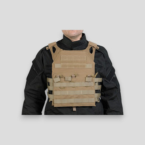 Plaatdrager vest V18 + 2 Dummy beschermingsplaten - Tan - Delta Tactics