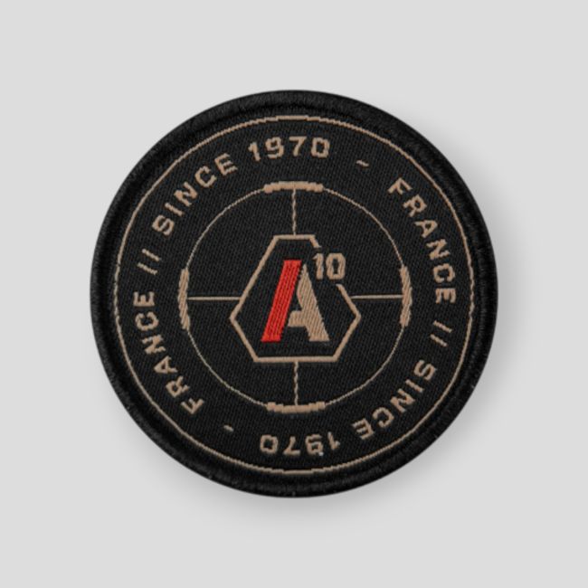 Naszywka haftowana Signature Since 1970 - Tan/Czerwony - A10 Equipment
