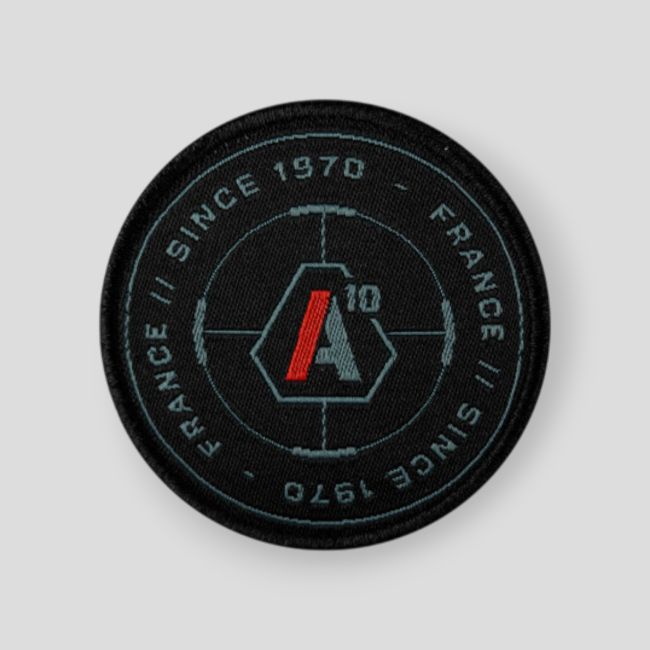 Naszywka haftowana Signature Since 1970 - Zielony Oliwkowy/Czerwony - A10 Equipment