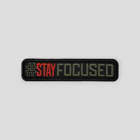 Naszywka haftowana Signature Stay Focused - Zielony Oliwkowy/Czerwony - A10 Equipment