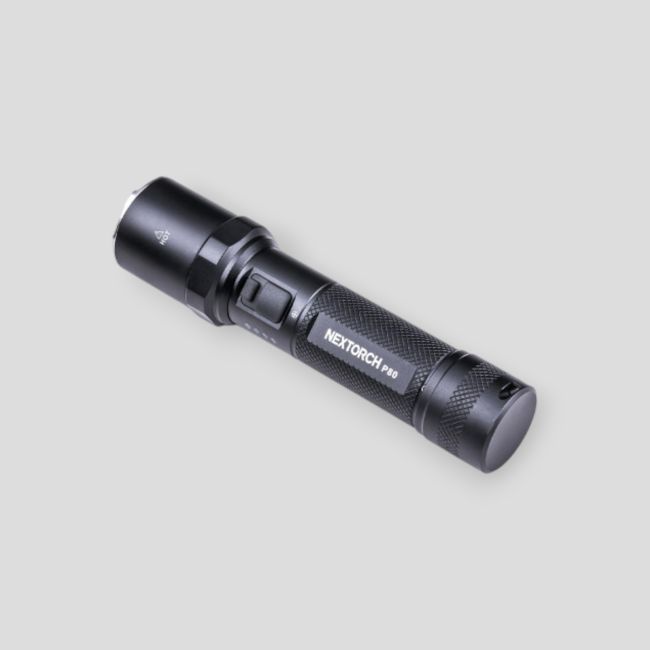 Linterna táctica recargable P80B (2 100 lúmenes) - Nextorch
