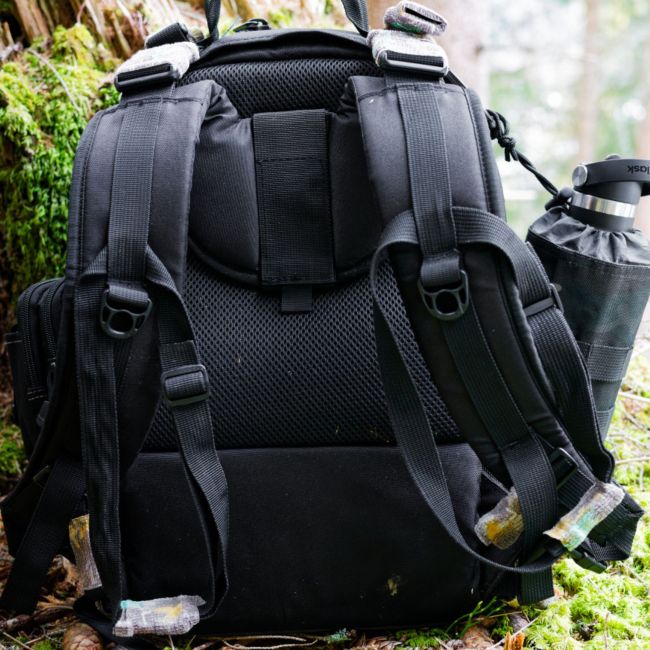 Plecak ze sztywnym tyłem MATT 19L - Full Black - Dimatex