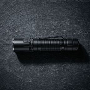 Linterna táctica recargable XT2CR Pro (2 100 lúmenes) - Negro - Klarus