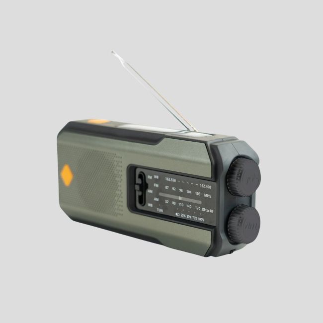 Notfall-Radio/Lampe/Powerbank wiederaufladbar (USB-C/Dynamo/Solar) - Olivgrün - Highlander Outdoor