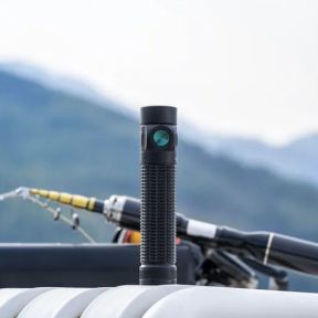 Taktyczna latarka stroboskopowa Baton 4 Pro - Czarna - Olight