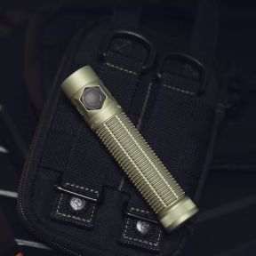 Taktische Taschenlampe Baton Ultra (1 800 Lumen) - Olivgrün - Olight