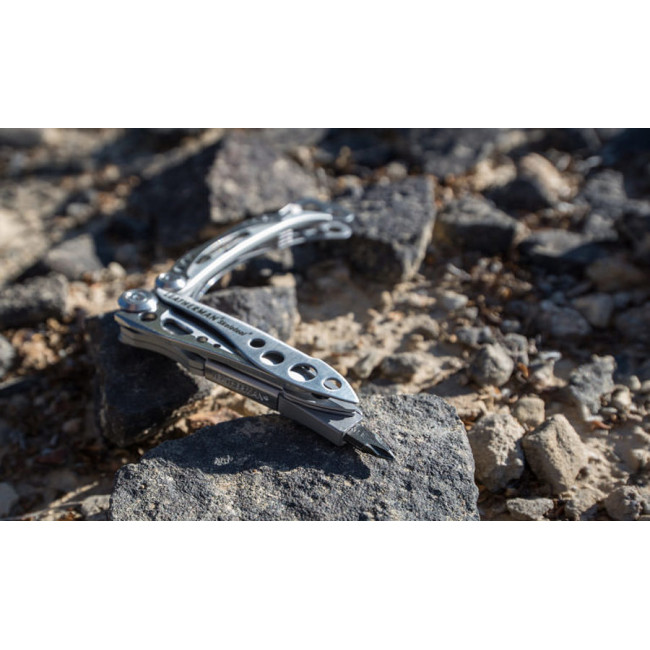 Multifunktionszange Skeletool 7 Werkzeuge stahlgrau - Leatherman