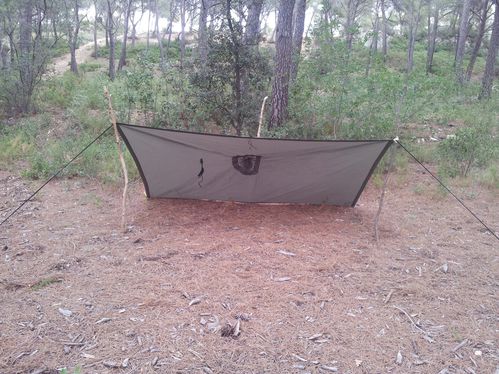 Comment bien installer un tarp de camping