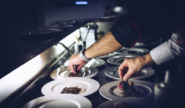 Équipe de cuisine en plain dressage
