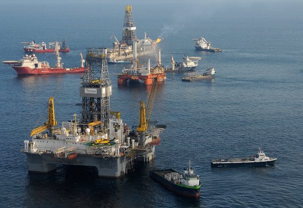 Plataforma petrolífera en plena actividad
